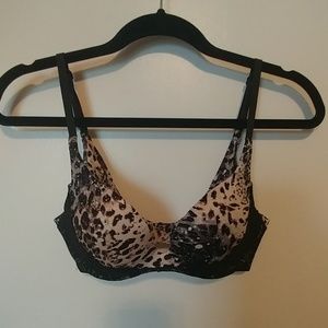 Victoria's Secret Incredible Bra. Size 32C